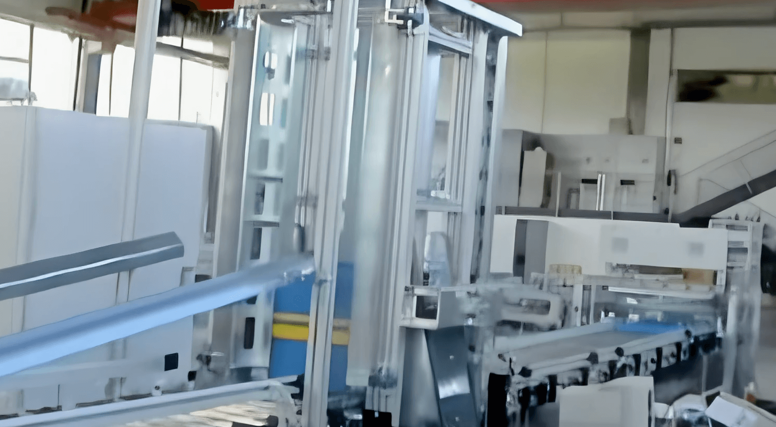 Entstapelmaschine Und Deckelaufsetzstation Für Die Pharmaindustrie