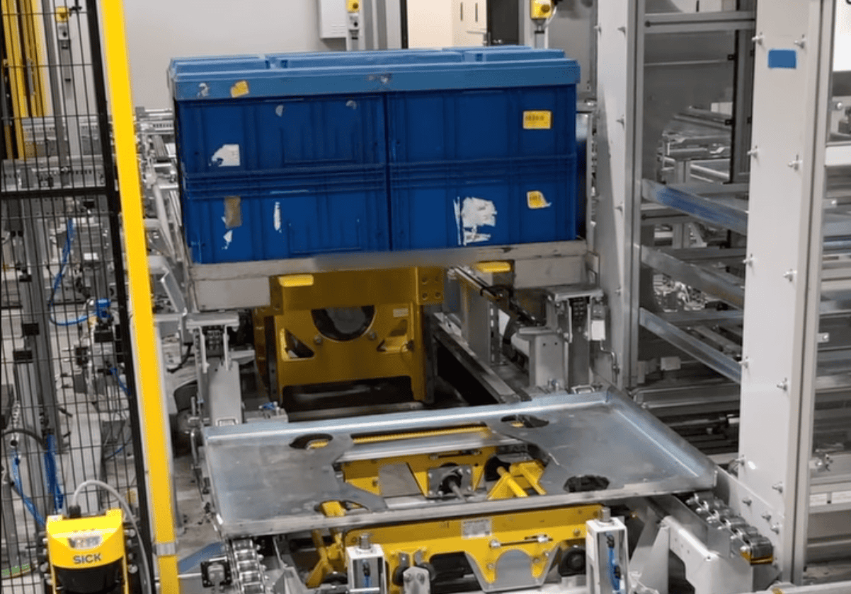 Feature Image Übergabestation Für Großladungsträger Mit Palettenpuffer