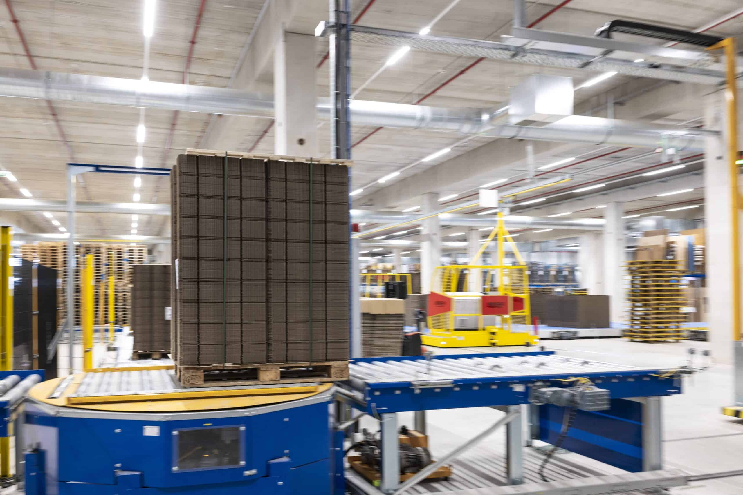 Wir sorgen dafür, dass Waren effizient und zuverlässig an den richtigen Platz gelangen.