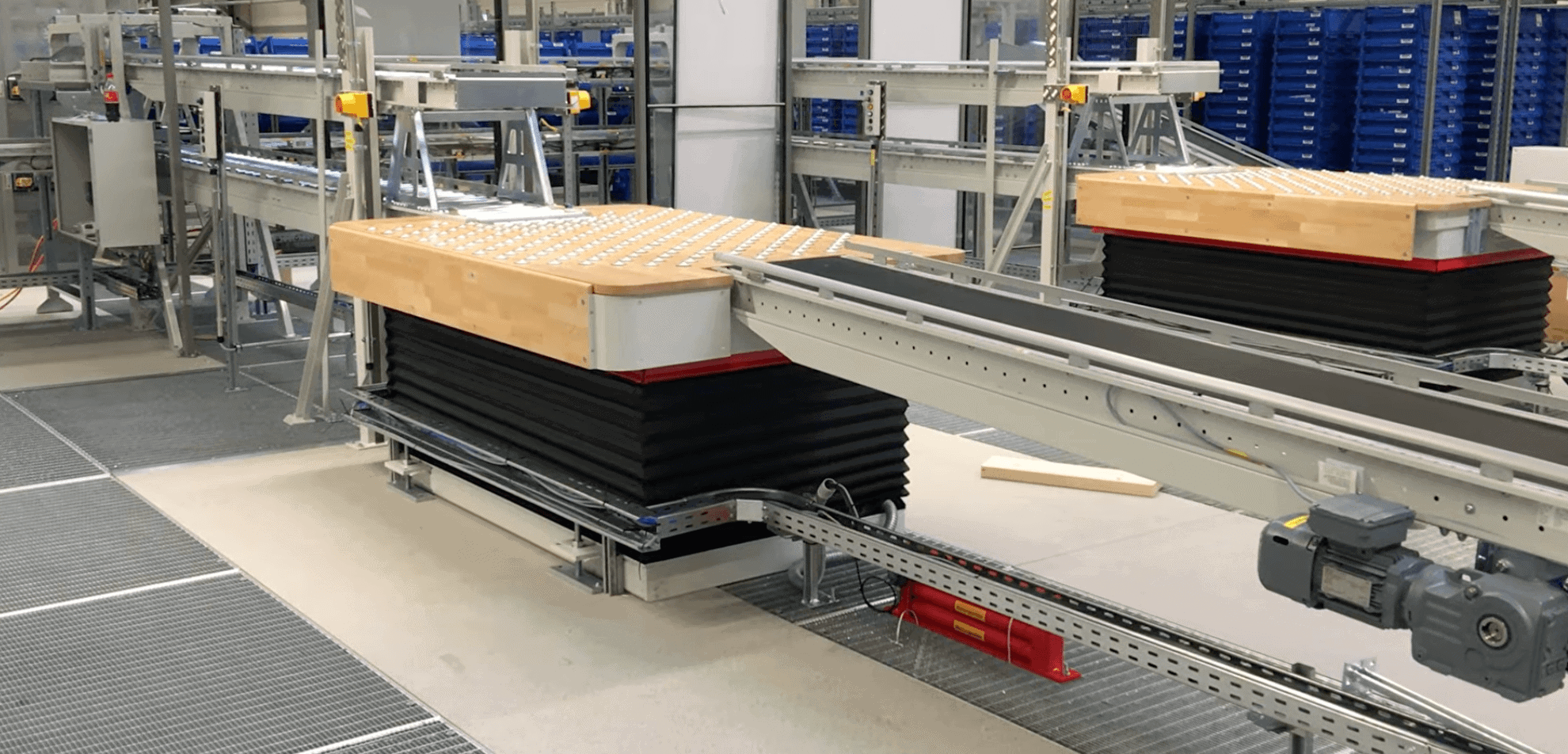 Höhenverstellbarer Kommissionierarbeitsplatz