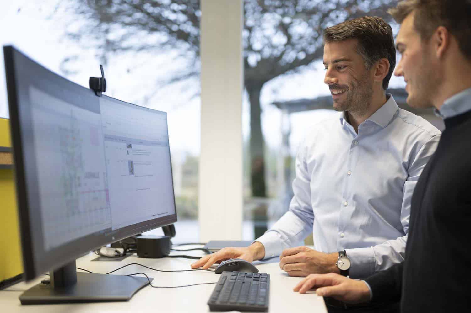 Unsere Lösungskompetenz zeigt sich in maßgeschneiderten Intralogistiklösungen, die exakt auf individuelle Anforderungen abgestimmt sind.