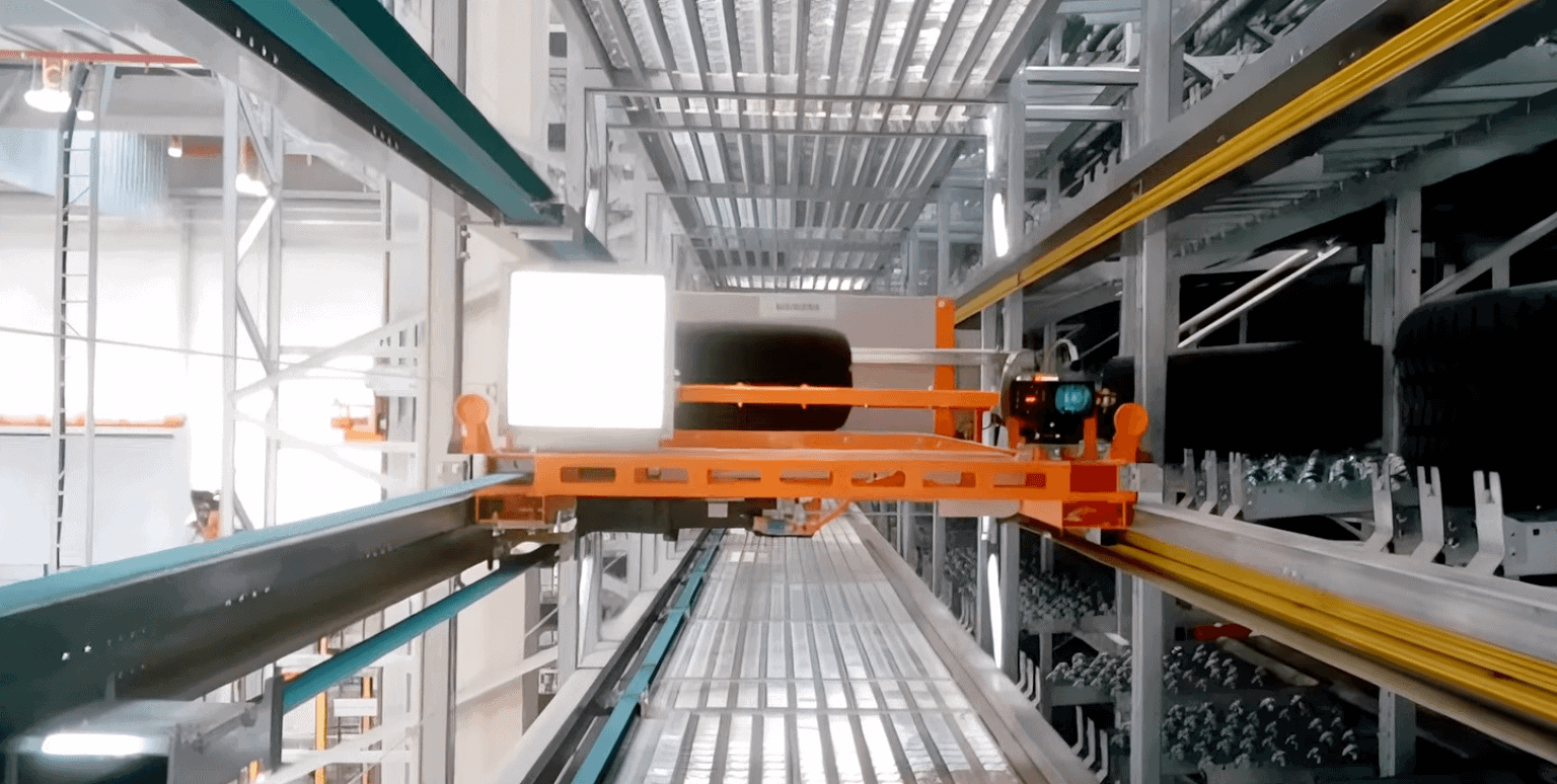 Shuttlelager Mit Fördertechnik Für Die Reifenproduktion