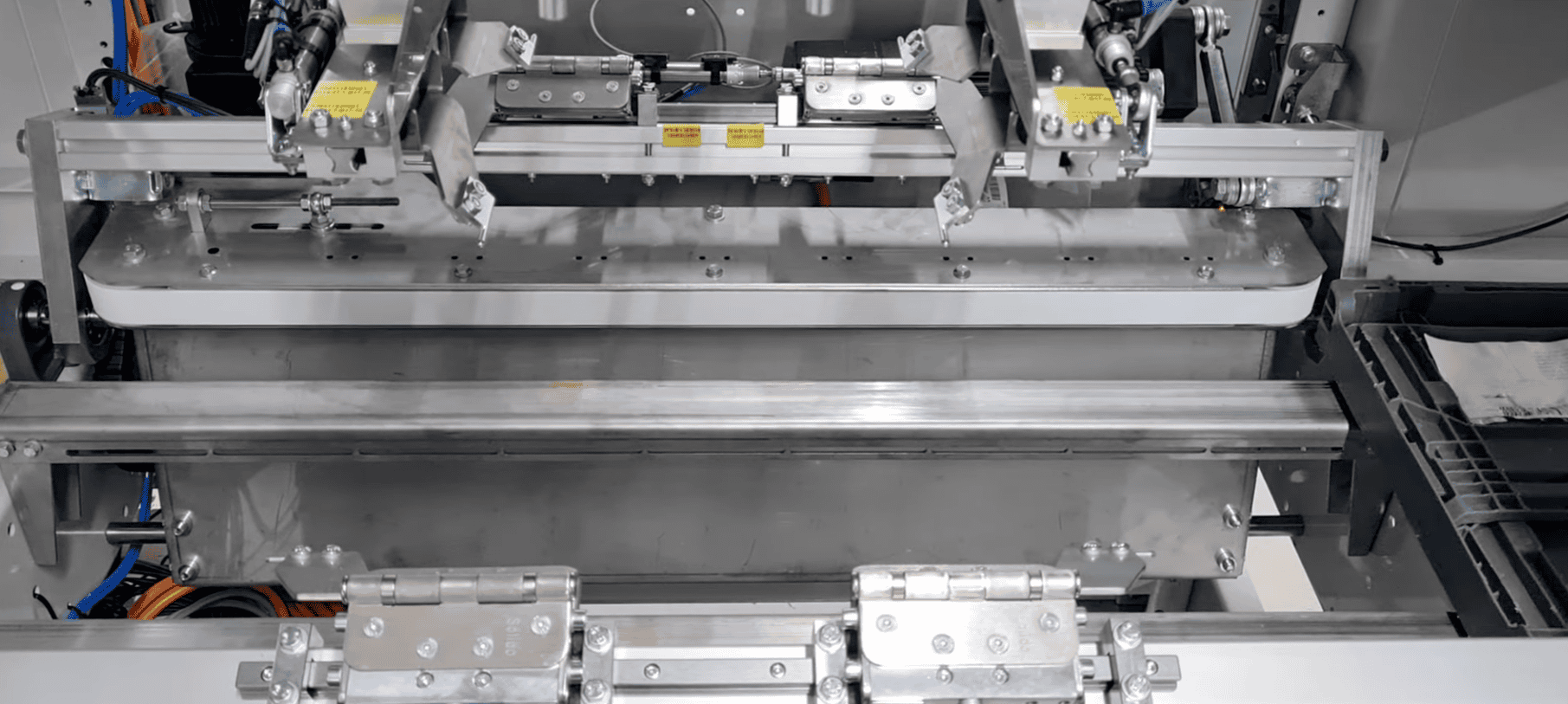 Teaserbild Behälteraufrichter Für Komplexe Klappkisten