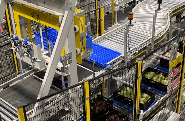 Tray Stapelmaschine Mit Durchfahrmöglichkeit