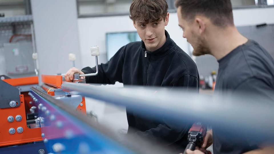 Bei Schwingshandl sammelst du als Schüler:in oder Praktikant:in wertvolle Erfahrungen – abwechslungsreich, praxisnah und zukunftsorientiert.